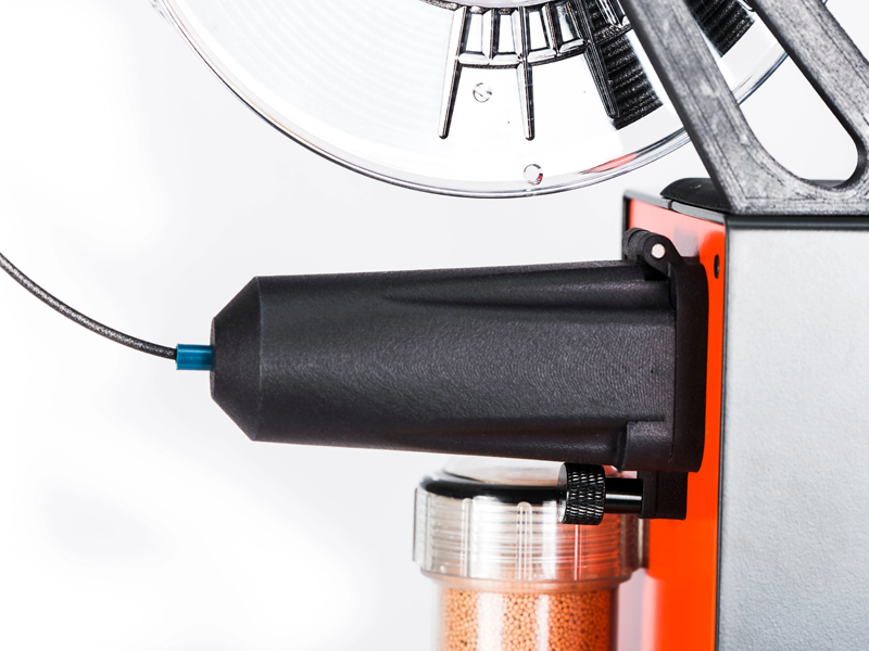 El complemento de precalentador de filamentos instalado en la secadora de filamentos Drywise